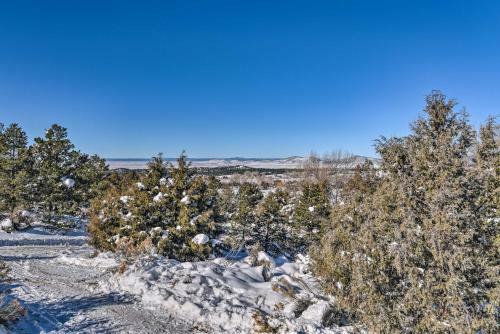 Cozy Ski Cabin With Deck Near Taos Ski Valley!