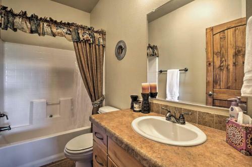 Cozy Ski Cabin With Deck Near Taos Ski Valley!