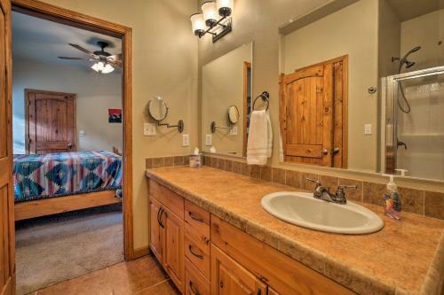 Cozy Ski Cabin With Deck Near Taos Ski Valley!