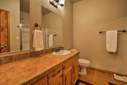 Cozy Ski Cabin With Deck Near Taos Ski Valley!