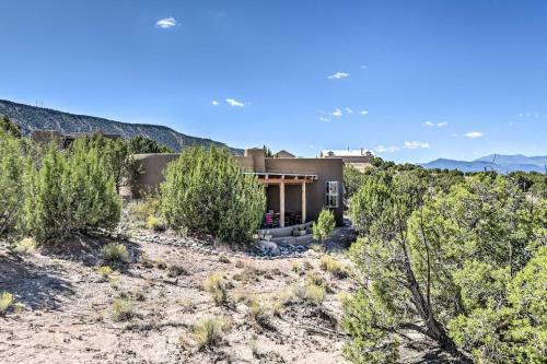 Secluded Ojo Caliente Home With Patio And Mtn Views