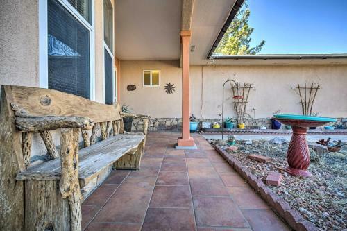 Cozy, Bright Las Cruces Purple Sage Ranch!