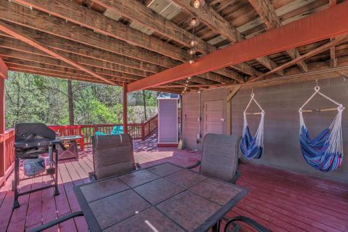 Chic Ruidoso Downs Cabin With Mountain Views!