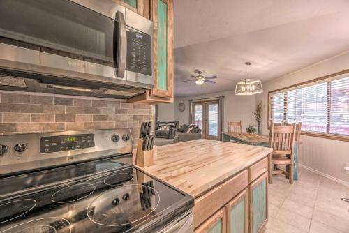 Chic Ruidoso Downs Cabin With Mountain Views!