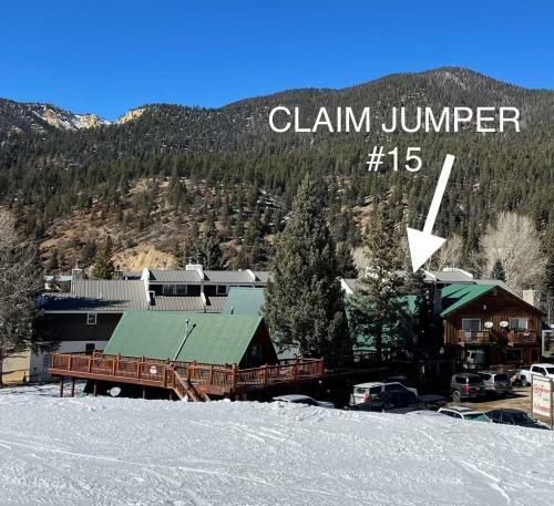 Red River Getaway- Ski In Ski Out, Newly Remodeled
