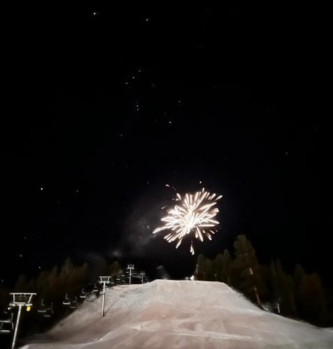 Red River Getaway- Ski In Ski Out, Newly Remodeled