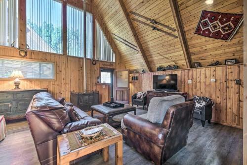 Ski-in And Ski-out Red River Cabin With Mtn Views!