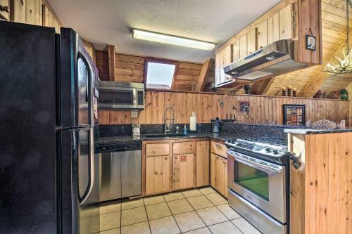 Ski-in And Ski-out Red River Cabin With Mtn Views!