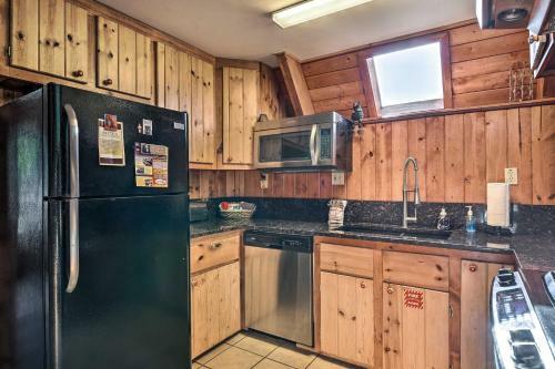 Ski-in And Ski-out Red River Cabin With Mtn Views!