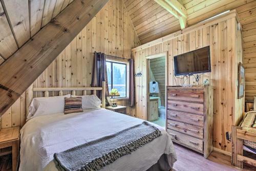 Ski-in And Ski-out Red River Cabin With Mtn Views!