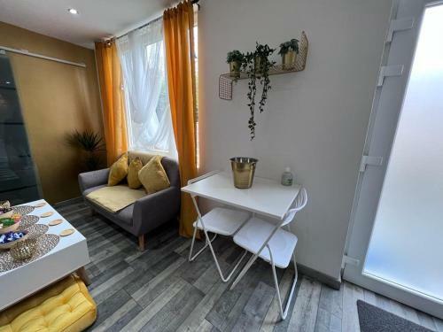 Hostal Chic Home