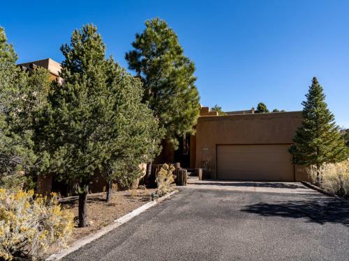 Mitchell's East Side, 3 Bedrooms, Sleeps 6, Deck, Views, Wifi, Grill