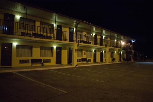 Tazewell Motor Lodge