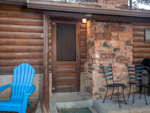 Lodge Pine Cabin, 2 Bedrooms, Fireplace, Midtown, Sleeps 6
