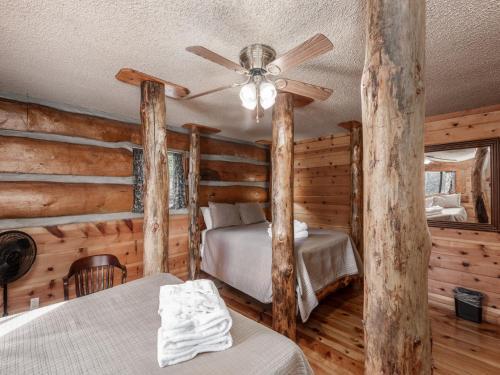 Lodge Three Bears, 7 Bedrooms, Deck, Fireplace, Midtown, Grill, Sleeps 22