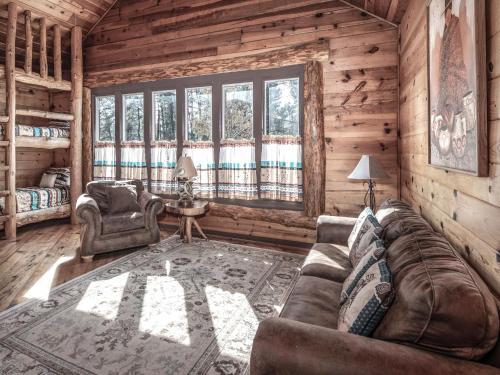 Lodge Three Bears, 7 Bedrooms, Deck, Fireplace, Midtown, Grill, Sleeps 22