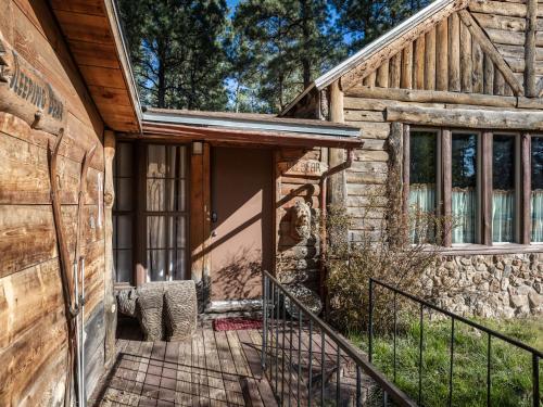 Lodge Three Bears, 7 Bedrooms, Deck, Fireplace, Midtown, Grill, Sleeps 22