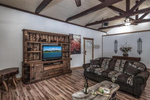 Happy River, 2 Brs, In Town, Wi-fi, Sleeps 4
