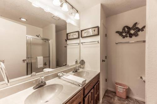Pinon Park A2, 3 Brs, Deck, Fireplace, Wi-fi, Pets, Sleeps 6