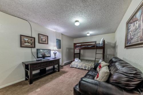 Pinon Park A2, 3 Brs, Deck, Fireplace, Wi-fi, Pets, Sleeps 6