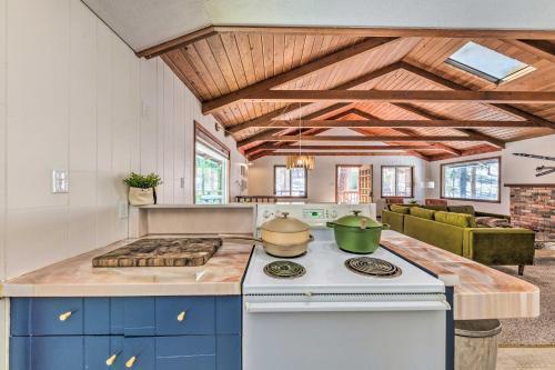 The Bear Tree Haus Retreat - Deck And Hot Tub