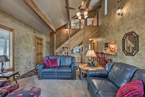 Cozy Ruidoso Cabin With Large Deck And Wet Bar!