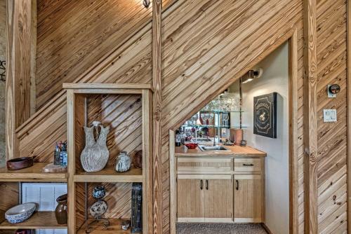 Cozy Ruidoso Cabin With Large Deck And Wet Bar!