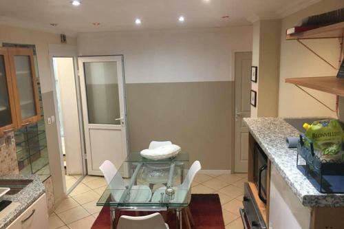 Apartamento Irigny: Maison Calme � 10 Minutes de Lyon