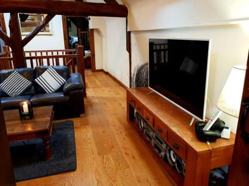 Beautiful 5-bed House In Isigny-le-buat