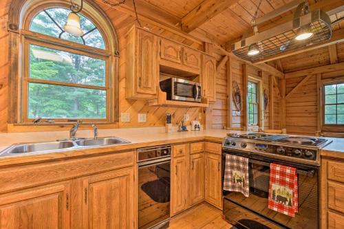 Exquisite Cabin With Deck And Fire Pit, 10 Mi To Lake
