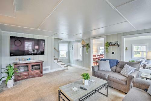 Owasco Lake Getaway With Fenced Yard And Views!