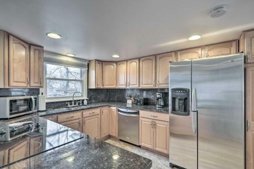 Owasco Lake Getaway With Fenced Yard And Views!