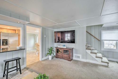 Owasco Lake Getaway With Fenced Yard And Views!