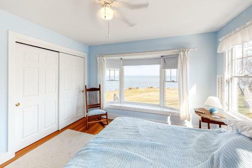 North Fork Waterfront Gem