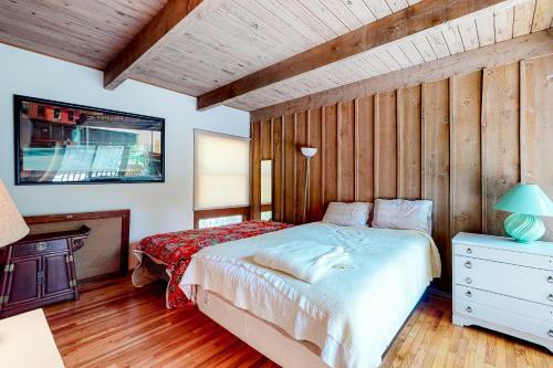 Sunny East Hampton Saltbox