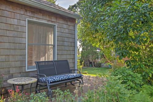 Cute East Hampton Cottage With Patio - Walk To Beach