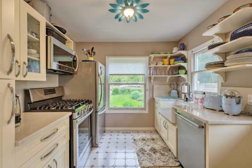 Cute East Hampton Cottage With Patio - Walk To Beach