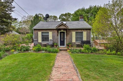 Cute East Hampton Cottage With Patio - Walk To Beach
