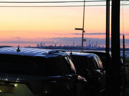 60s Surf Camper With Nyc Skyline View In Rockaway Beach