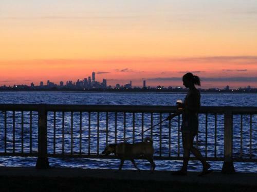 60s Surf Camper With Nyc Skyline View In Rockaway Beach