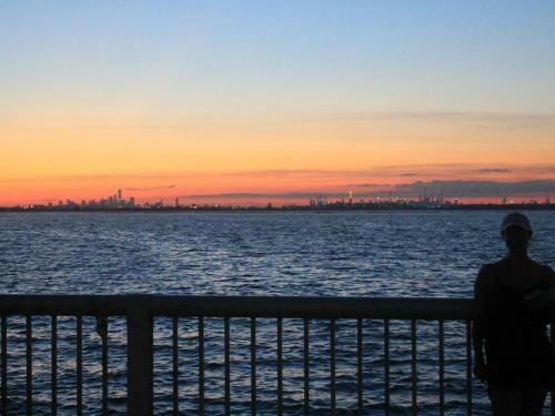 60s Surf Camper With Nyc Skyline View In Rockaway Beach
