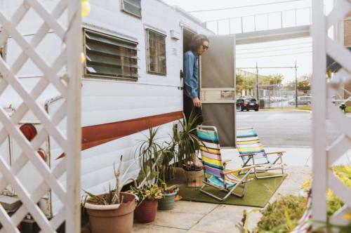 60s Surf Camper With Nyc Skyline View In Rockaway Beach