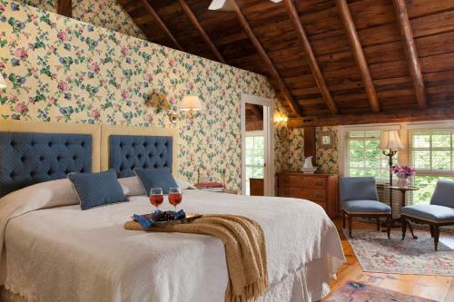 Bed & Breakfast Inn At The Round Barn Farm
