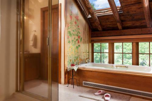 Bed & Breakfast Inn At The Round Barn Farm