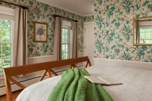Bed & Breakfast Inn At The Round Barn Farm