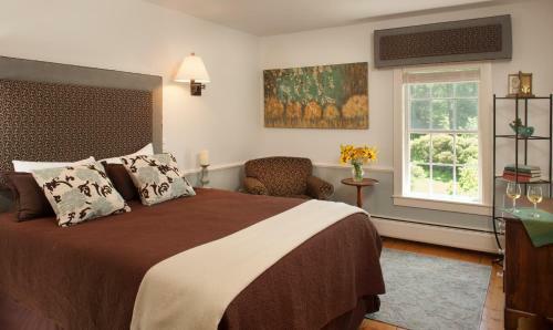 Bed & Breakfast Inn At The Round Barn Farm