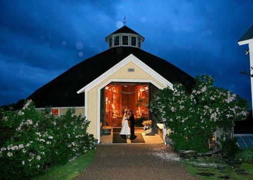 Bed & Breakfast Inn At The Round Barn Farm