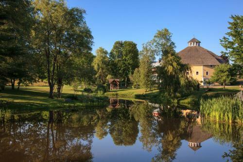 Bed & Breakfast Inn At The Round Barn Farm