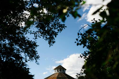 Bed & Breakfast Inn At The Round Barn Farm