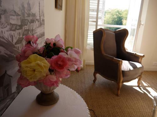 Villa Domaine Et Ch�teau de S�r�ville